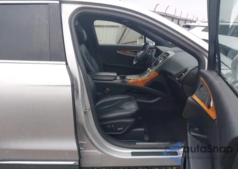 2019 Lincoln Nautilus Select z USA, uszkodzony, nr VIN 2LMPJ6K99KBL42123